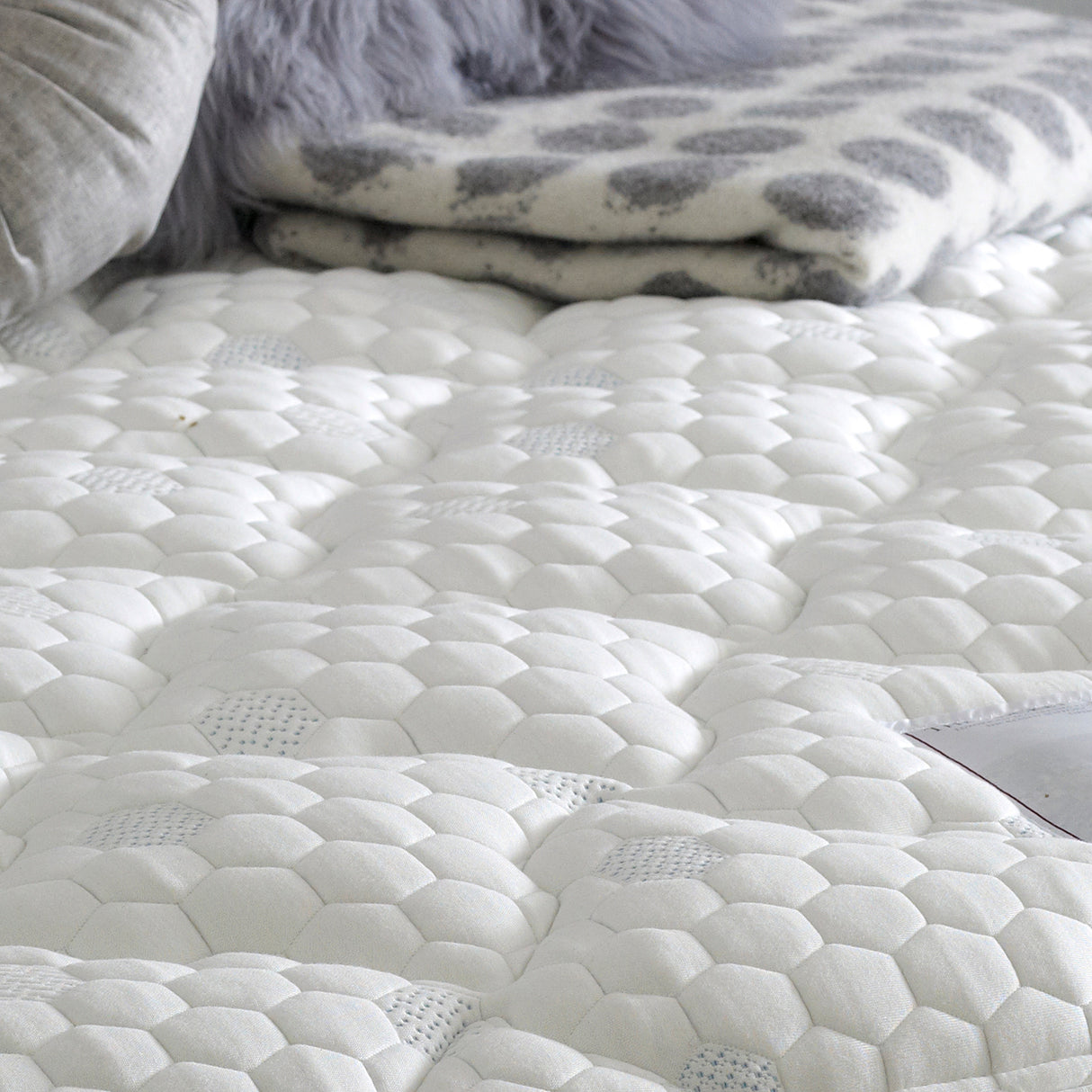 Dura Beds Oxford 1000 Pocket Sprung Memory Foam Cushioned Top Mattress